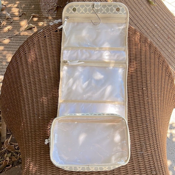 Audrey and Lewis Travel Toiletry Cosmetics Bag with Hook to Hang Silver Sparkles - Picture 3 of 7